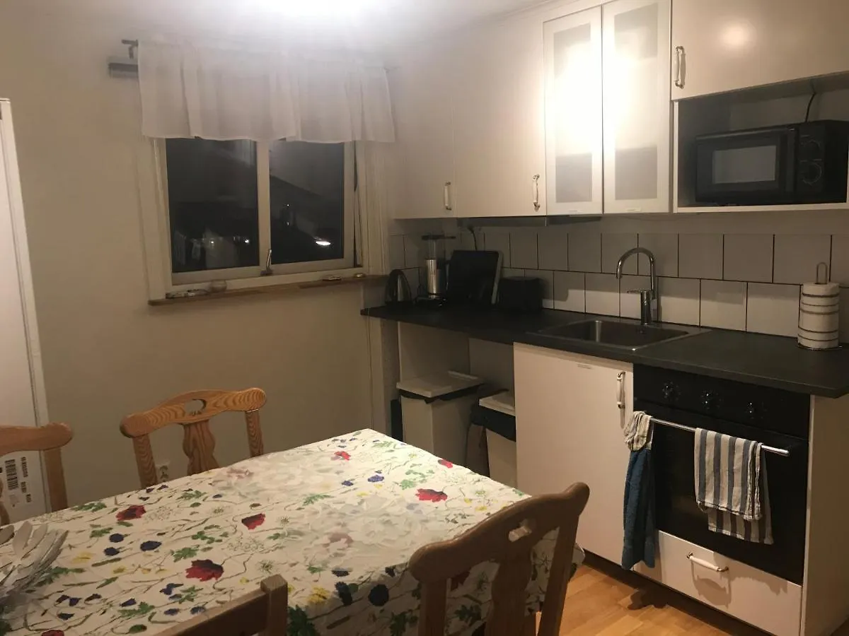 Dubbelrum Med Tillgang Till Delat Vardagsrum, Kok O Bad Stockholm Accommodatie bij particulieren